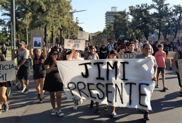 La manifestación atravesó el parque Independencia este domingo. (Rosario3)