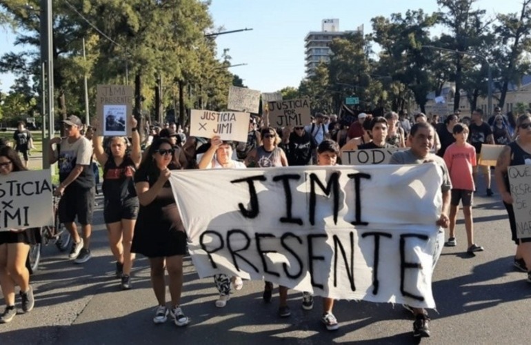 La manifestación atravesó el parque Independencia este domingo. (Rosario3)