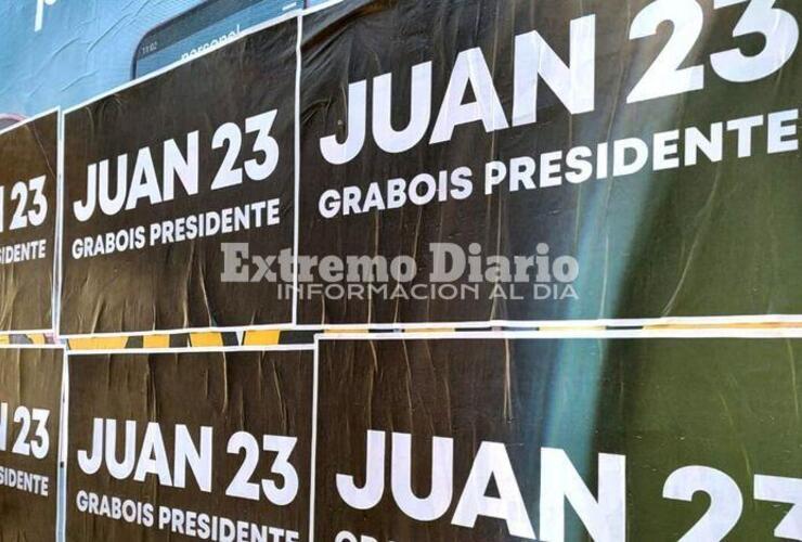 Imagen de En Rosario colocaron carteler&iacute;a de Juan Grabois como candidato a Presidente