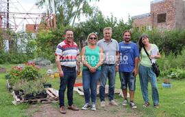 Imagen de Autoridades del Instituto Nacional de Agricultura Familiar visitaron el vivero municipal