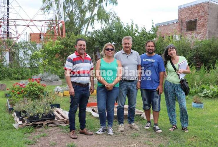 Imagen de Autoridades del Instituto Nacional de Agricultura Familiar visitaron el vivero municipal