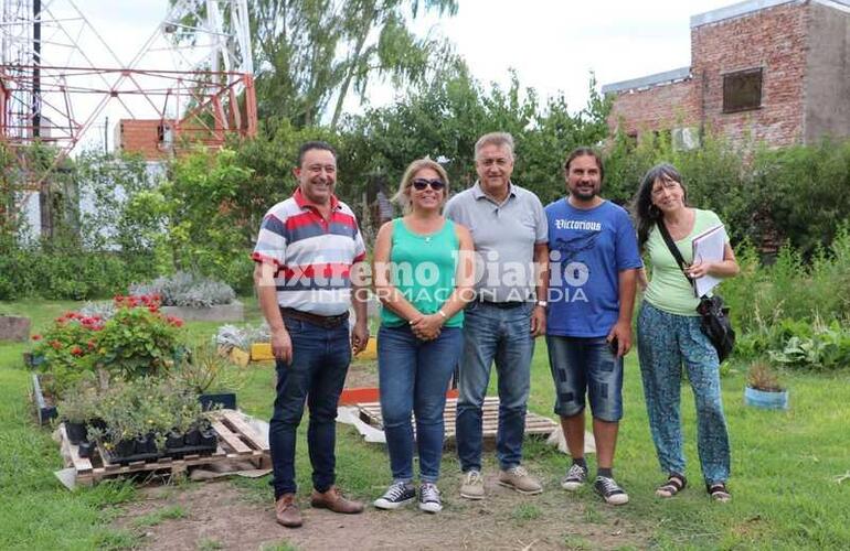 Imagen de Autoridades del Instituto Nacional de Agricultura Familiar visitaron el vivero municipal