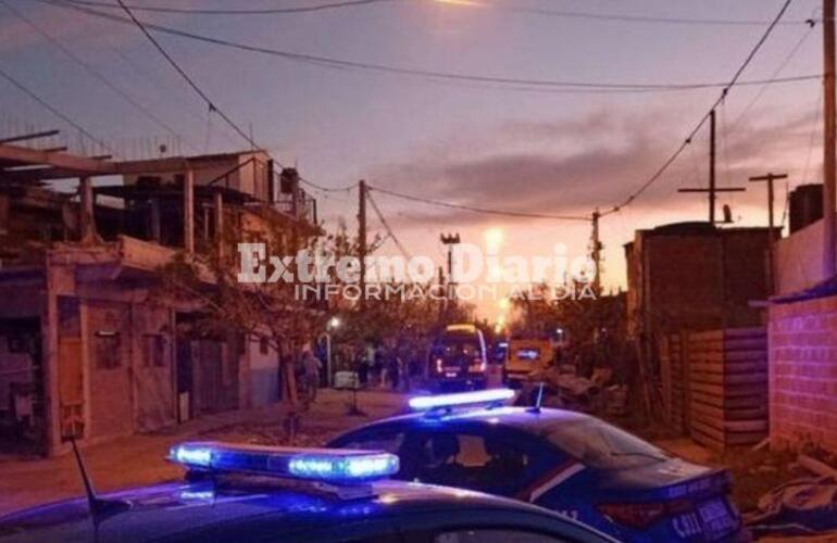 Imagen de Balearon a un beb&eacute; y dos j&oacute;venes en Villa Gobernador G&aacute;lvez