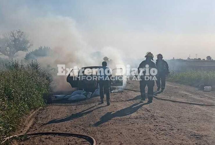 Imagen de Incendio de un vehículo camino al paraje El Ombú