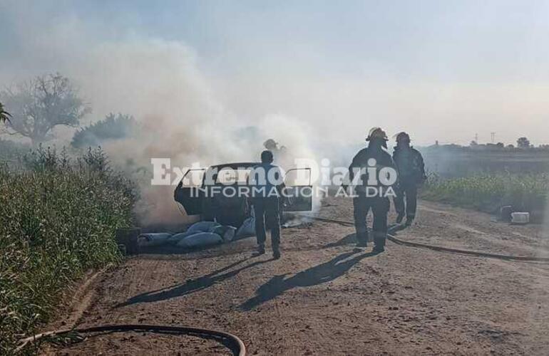 Imagen de Incendio de un veh&iacute;culo camino al paraje El Omb&uacute;
