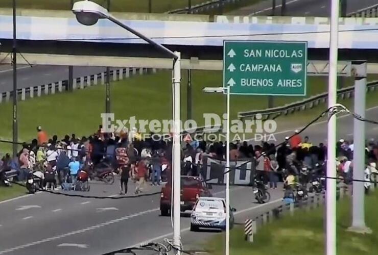 Imagen de Martes con piquete en la autopista Rosario-Buenos Aires por una protesta nacional