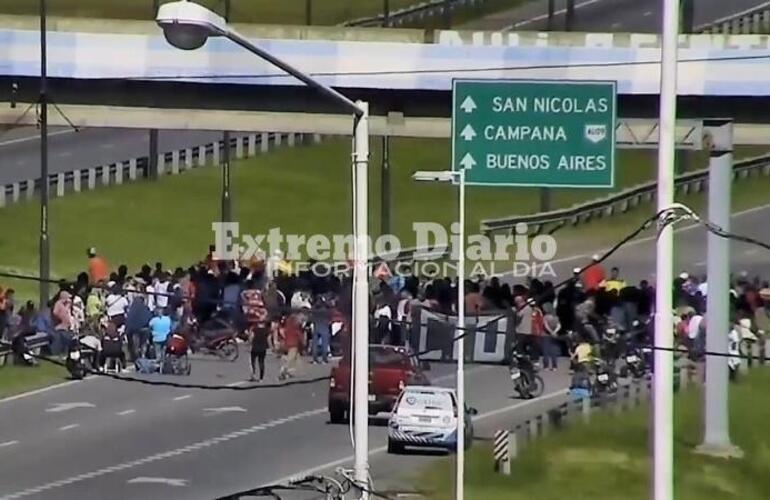 Imagen de Martes con piquete en la autopista Rosario-Buenos Aires por una protesta nacional