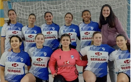 Imagen de Hoy, el handball femenino de Libertad de General Lagos, inici&oacute; con las pr&aacute;cticas en el play&oacute;n comunal.