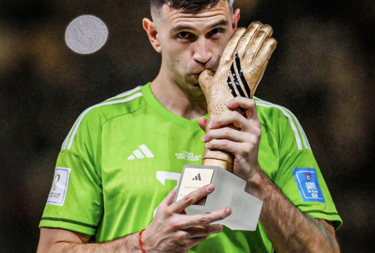 Imagen de 'Dibu' Mart&iacute;nez nominado entre los 3 mejores arqueros del 2022.