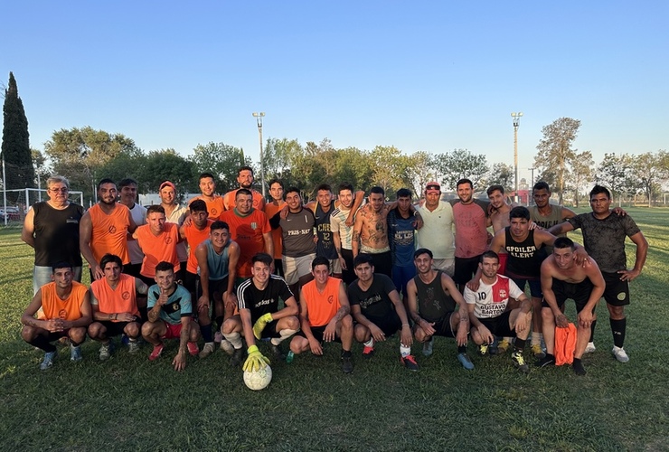 Imagen de Los Amigos de la Estación, vencieron 2 a 1 a Alianza Sport en 1ª división.