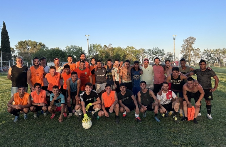 Imagen de Los Amigos de la Estación, vencieron 2 a 1 a Alianza Sport en 1ª división.