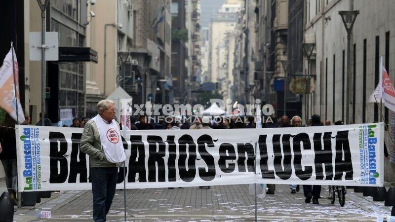 Imagen de Bancarios: la paritaria se estanc&oacute; y eval&uacute;an medidas de fuerza