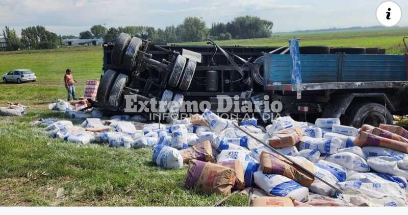 Imagen de Cami&oacute;n despist&oacute; y volc&oacute; en autopista