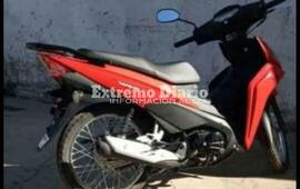 La moto sustra&iacute;da es una Honda Wave color roja.