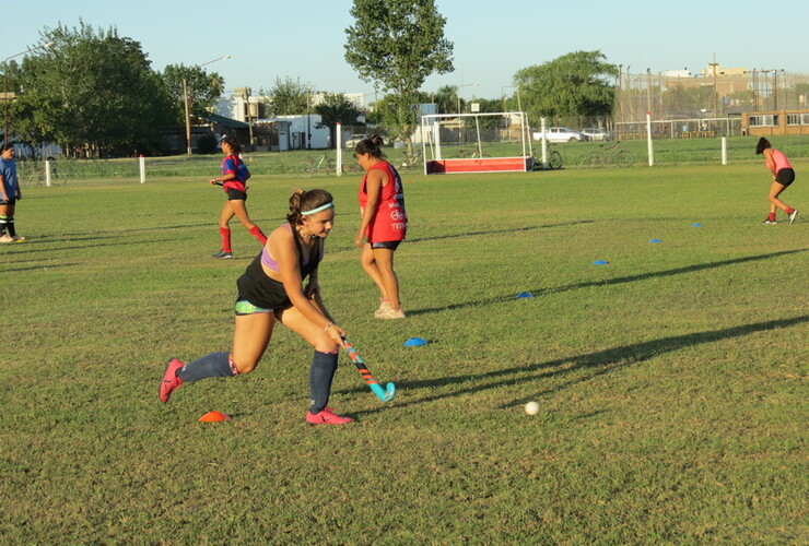 Imagen de El Hockey del "Gato" inició la pretemporada con nueva cancha