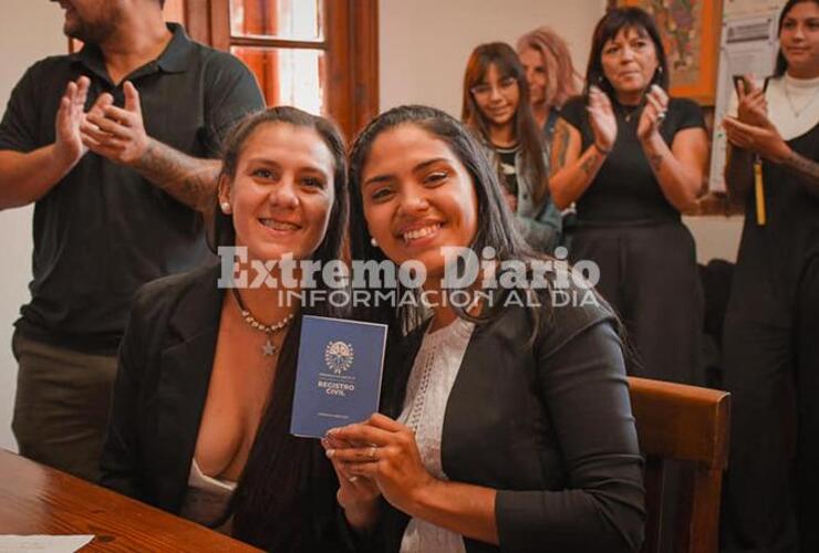 Imagen de Jorgelina y Ariana son las primeras mujeres en contraer matrimonio en Alvear