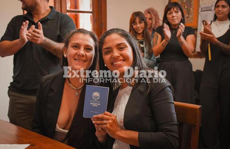 Imagen de Jorgelina y Ariana son las primeras mujeres en contraer matrimonio en Alvear