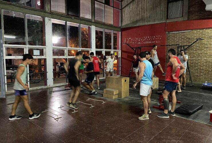 El Gato realiza trabajos de gimnasio en la sede principal.