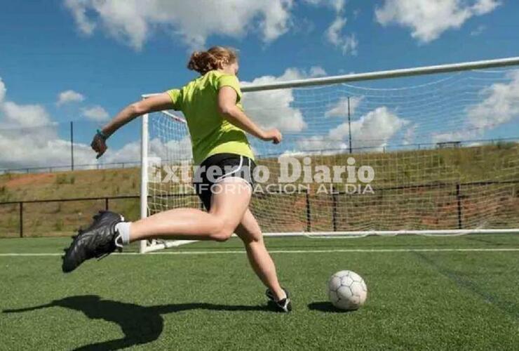 Imagen de Habrá fútbol femenino en las clases de educación física en las escuelas