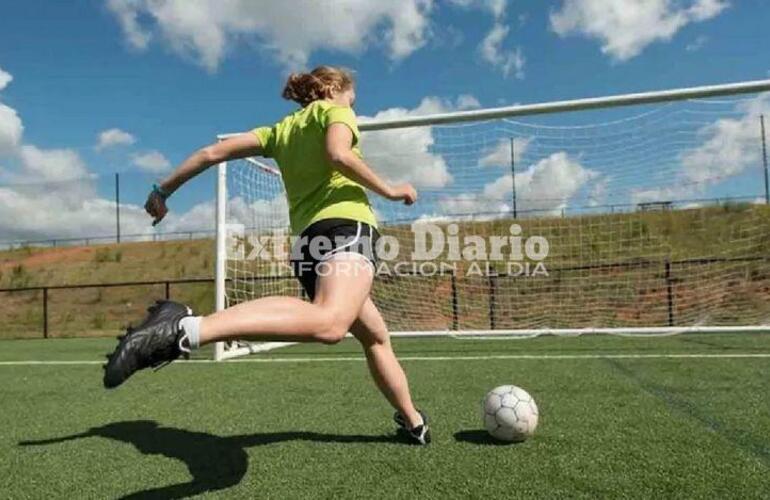 Imagen de Habrá fútbol femenino en las clases de educación física en las escuelas