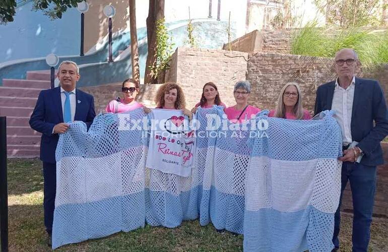 Imagen de Las Reinas Tejedoras llegaron hasta el Monumento