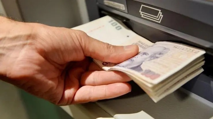 Imagen de Oficializaron el refuerzo de $15.000 para jubilados y pensionados