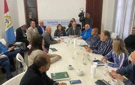 El gobierno provincial asegura que tiene "una nueva oferta salarial" y los gremios docentes quieren saber los n&uacute;meros.