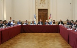 Imagen de Tras la amenaza a Messi, comenz&oacute; la reuni&oacute;n de la Junta Provincial de Seguridad en Rosario