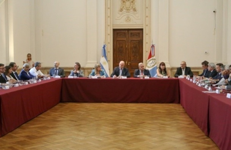 Imagen de Tras la amenaza a Messi, comenz&oacute; la reuni&oacute;n de la Junta Provincial de Seguridad en Rosario
