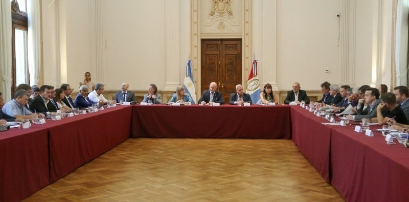 Imagen de Tras la amenaza a Messi, comenz&oacute; la reuni&oacute;n de la Junta Provincial de Seguridad en Rosario