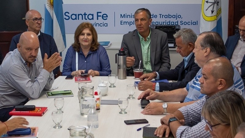 El Gobierno le comunic&oacute; a los gremios que para mantener una nueva reuni&oacute;n paritaria deber&aacute;n suspender la medida de fuerza.
