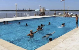 Imagen de Las piletas del Rowing Club, estar&aacute;n abiertas hasta el 12 de Marzo.