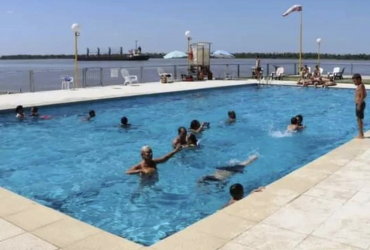 Imagen de Las piletas del Rowing Club, estar&aacute;n abiertas hasta el 12 de Marzo.