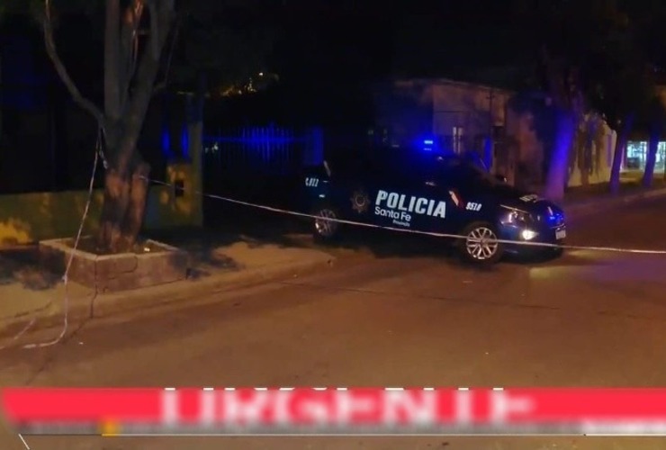 La policía cerró el lugar del violento asalto para el peritaje de rigor. (El Tres (captura))