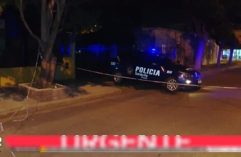 La policía cerró el lugar del violento asalto para el peritaje de rigor. (El Tres (captura))