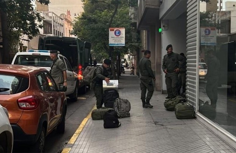 Este martes por la tarde-noche arribaron los primeros 200 gendarmes procedentes de Córdoba. (Rosario3)