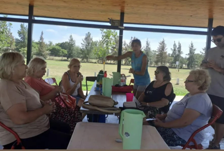 Imagen de Colonia de vacaciones para adultos mayores en el polideportivo municipal.