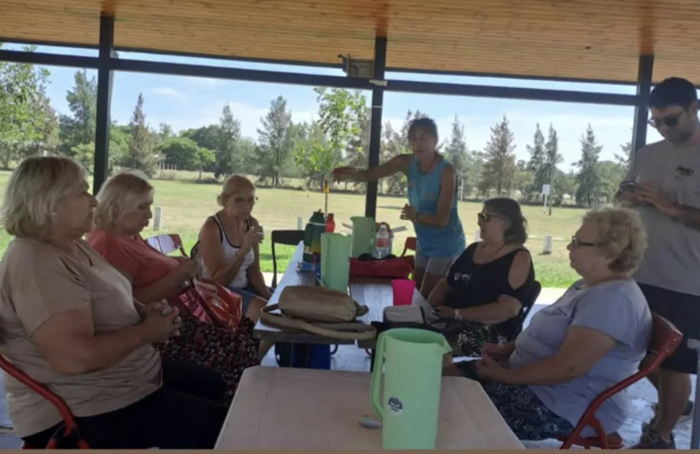 Imagen de Colonia de vacaciones para adultos mayores en el polideportivo municipal.