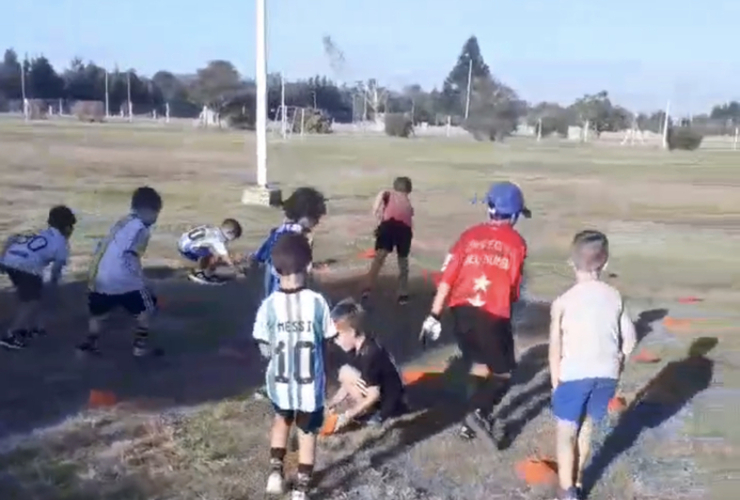 Imagen de Inició la Escuelita de fútbol del Polideportivo Municipal de Pueblo Esther.