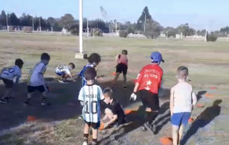 Imagen de Inici&oacute; la Escuelita de f&uacute;tbol del Polideportivo Municipal de Pueblo Esther.