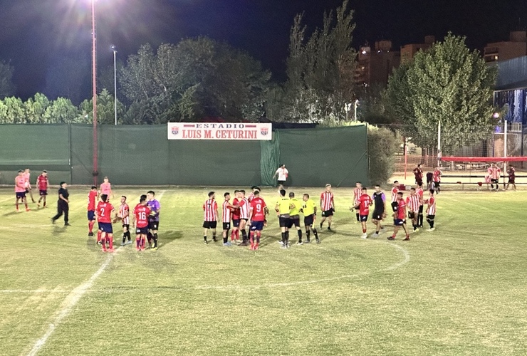 Imagen de Talleres perdió 2 a 1 de local ante Riberas del Paraná.