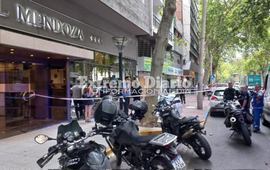 Imagen de Mendoza: muri&oacute; tras caer de un piso 10 luego de que se le explotara el celular