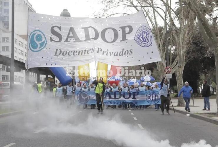 Imagen de Docentes privados de Rosario aceptaron la oferta salarial del Ejecutivo y exigen respuestas por el calor