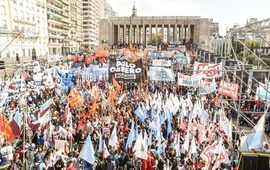 Imagen de Anuncian corte y movilizaci&oacute;n este martes para reclamar por bajas en Potenciar Trabajo
