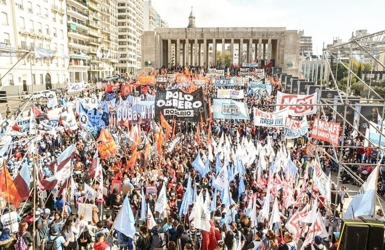 Imagen de Anuncian corte y movilización este martes para reclamar por bajas en Potenciar Trabajo