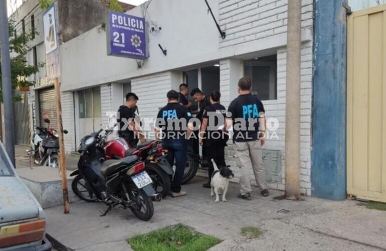 Imagen de Allanan la comisar&iacute;a 21&ordf; por la desaparici&oacute;n de un joven: secuestraron filmaciones y tel&eacute;fonos