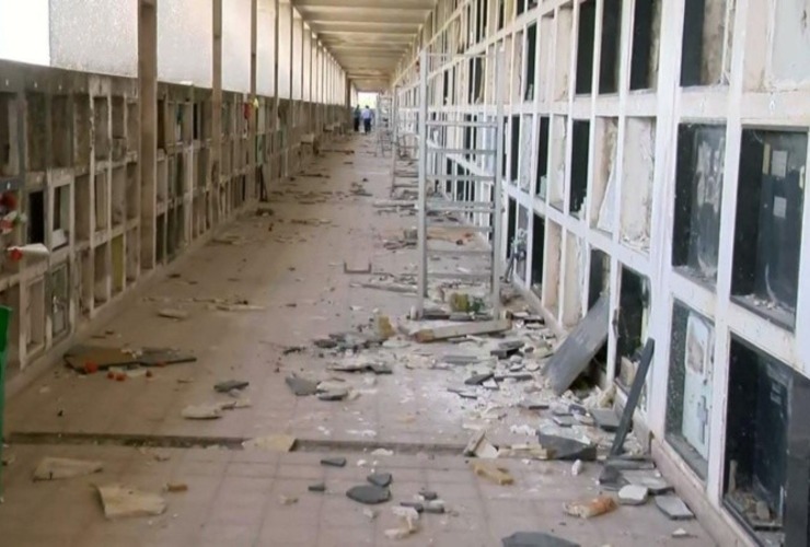 Imagen de Sin piedad: robaron m&aacute;s de dos toneladas de bronce del cementerio y destrozaron todo