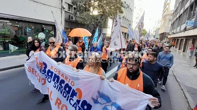 Imagen de Paritaria: Bancarios acordaron un aumento de 32,5% hasta mayo