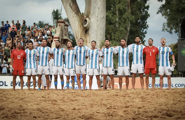 Imagen de La selección Argentina fue medalla de plata en la Copa América de Fútbol Playa.