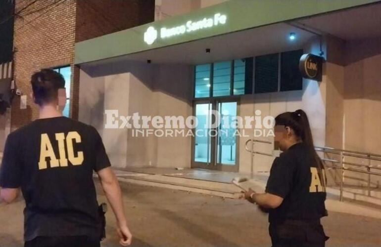 Imagen de Otra vez disparos contra el frente de un banco y una nota amenazante